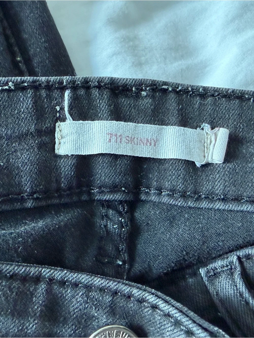 8 pairs of worn Levi black jeans - Size 26